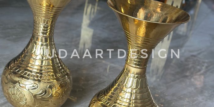 Vas Kuningan Dekorasi Mewah Interior