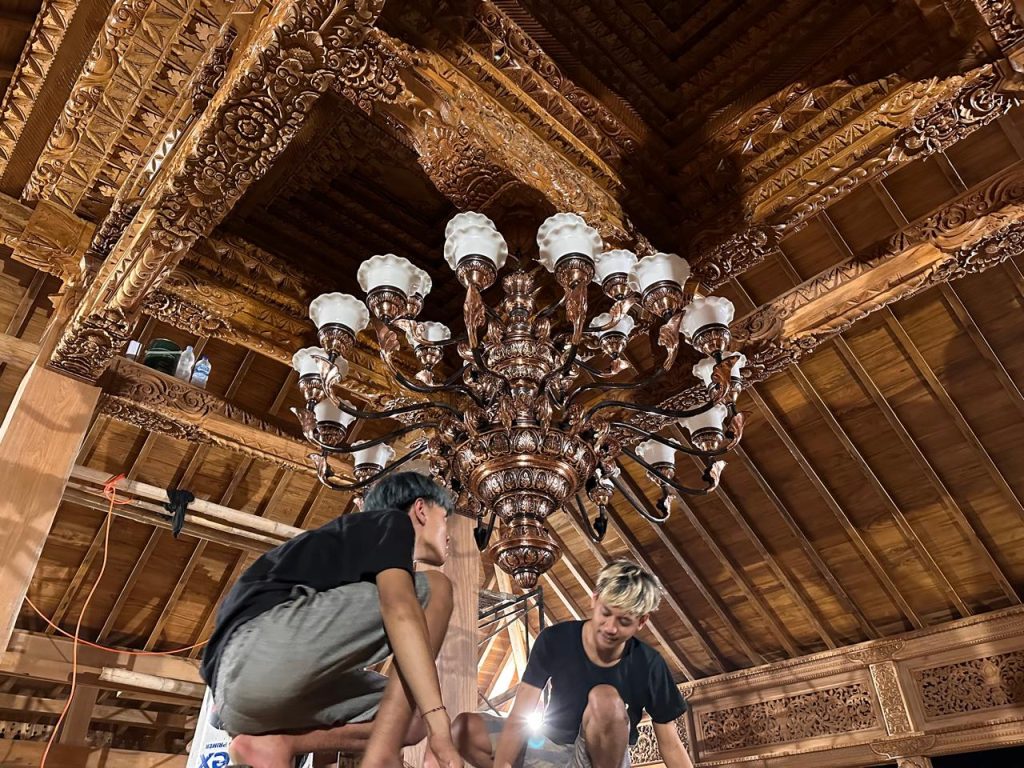 Pemasangan Lampu Robyong