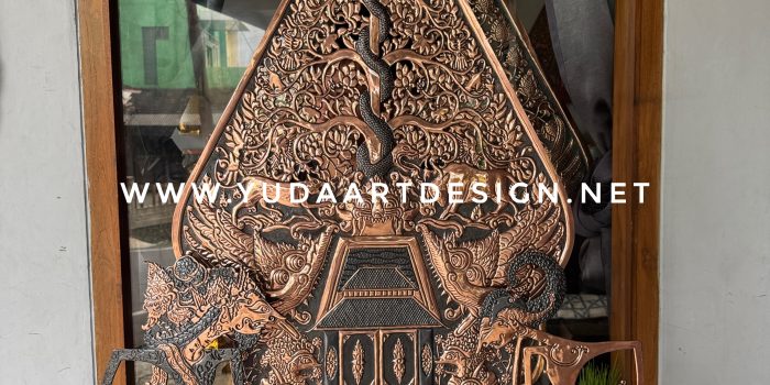 Gunungan Tembaga Custom Tokoh Wayang Buatan Tangan