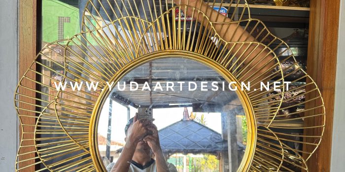 Cermin Kuningan Frame