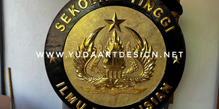 Logo Kuningan Sekolah Tinggi Ilmu Kepolisian Hasil Karya Pengrajin